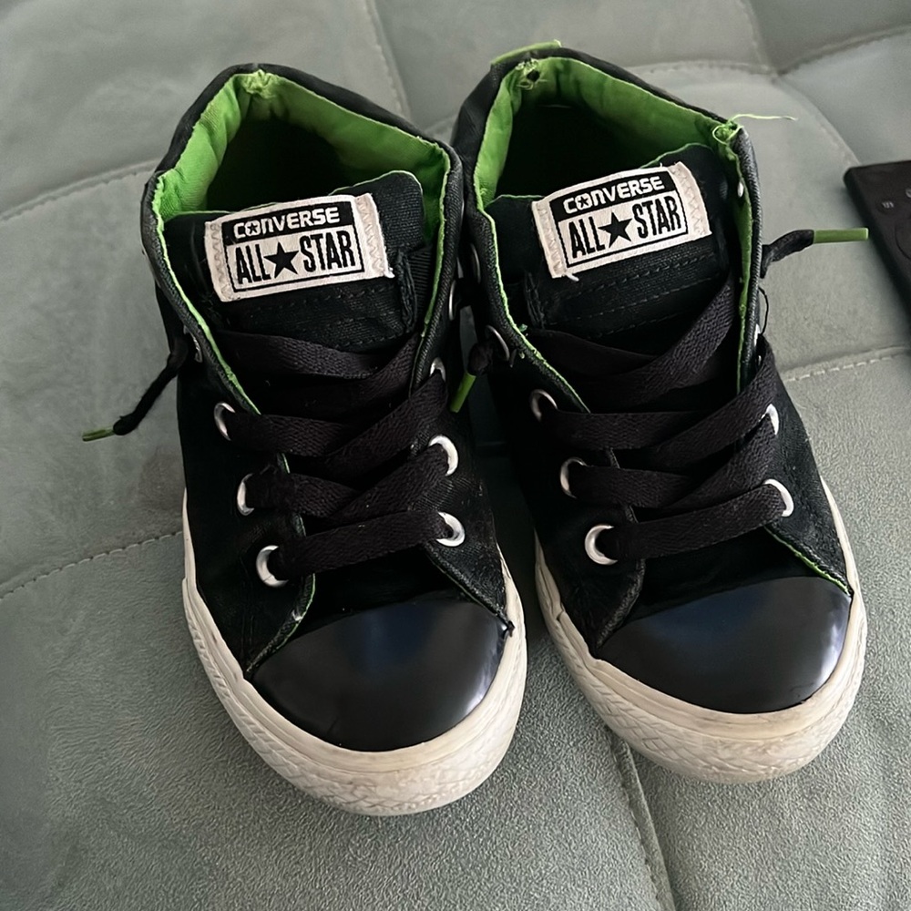 Boys size 1 high top chucks converse